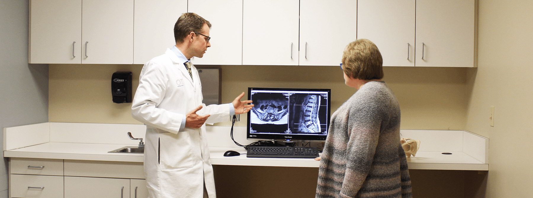 Dr. Poulter consulting patient about spine.